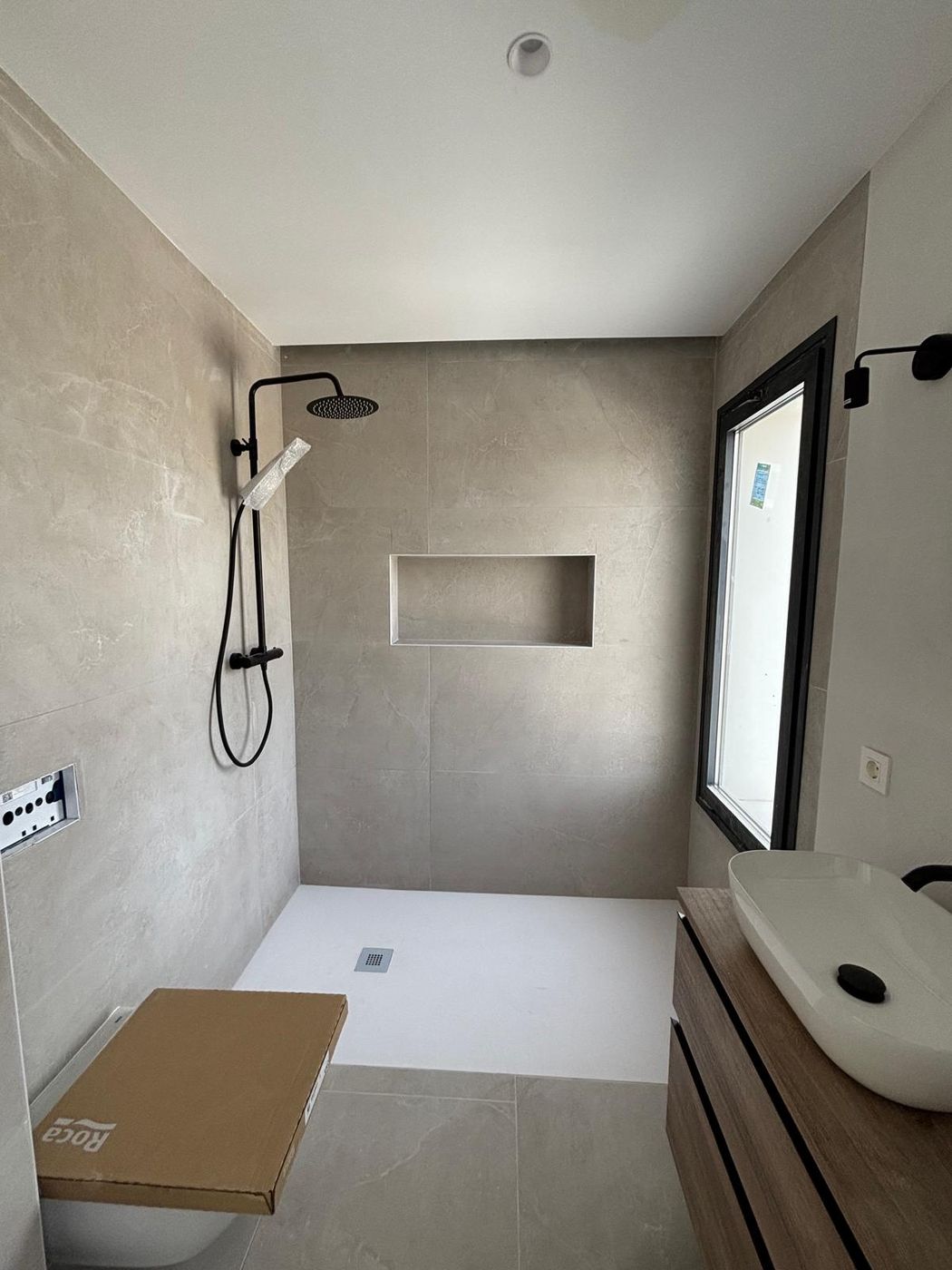 Baño con ducha de obra en Granada