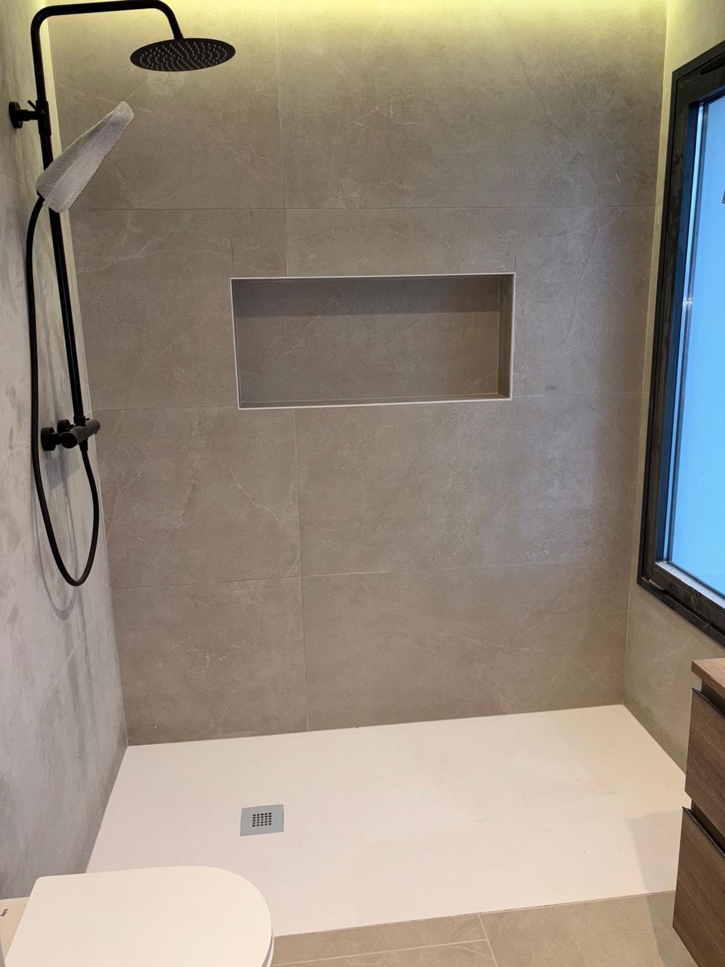 Ducha con hornacina en Granada