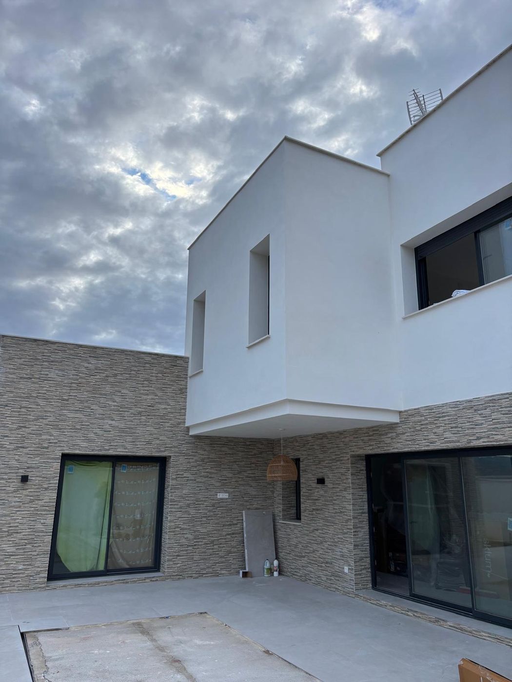 Fachada exterior moderna en Granada