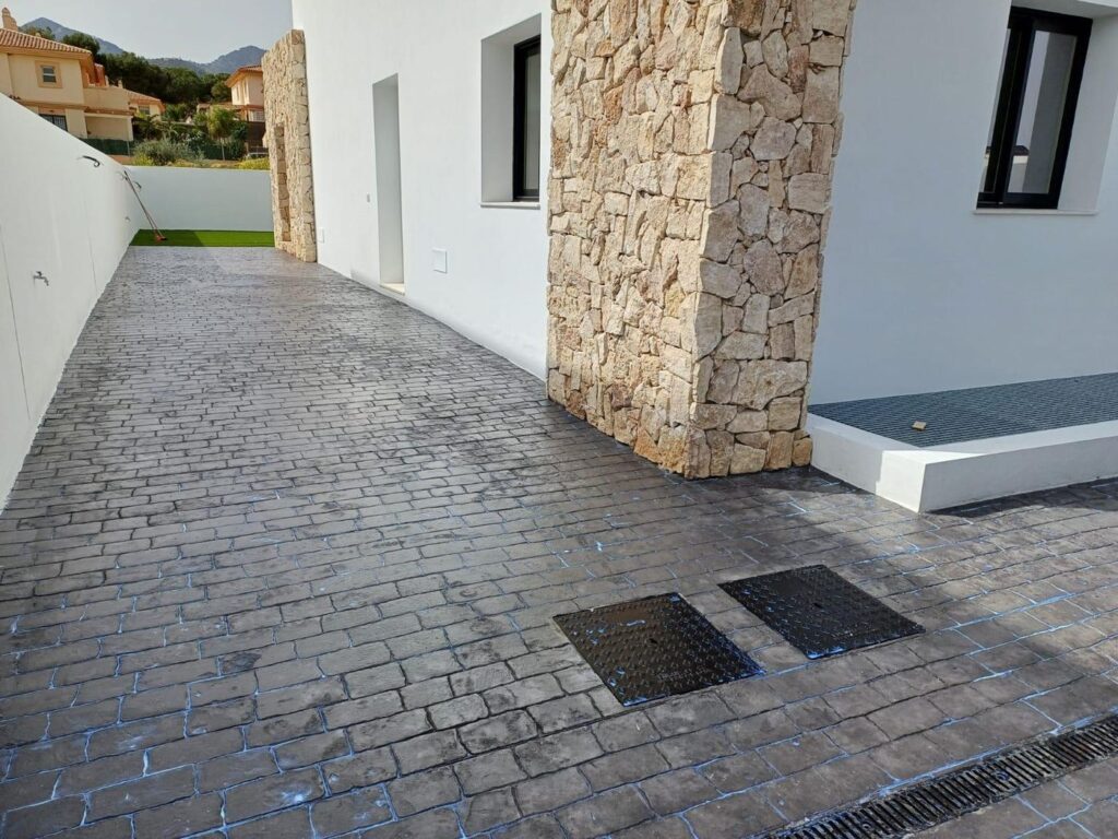 Revestimiento exterior y pavimentos en Granada