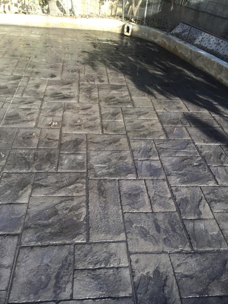 Hormigón impreso color teja en Granada