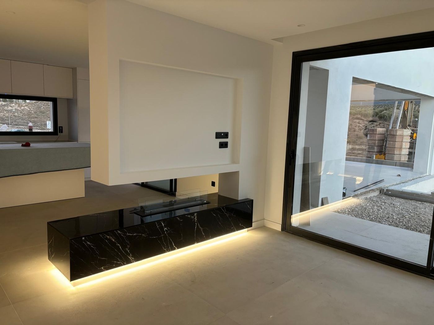Mueble de salón con iluminación LED en Granada