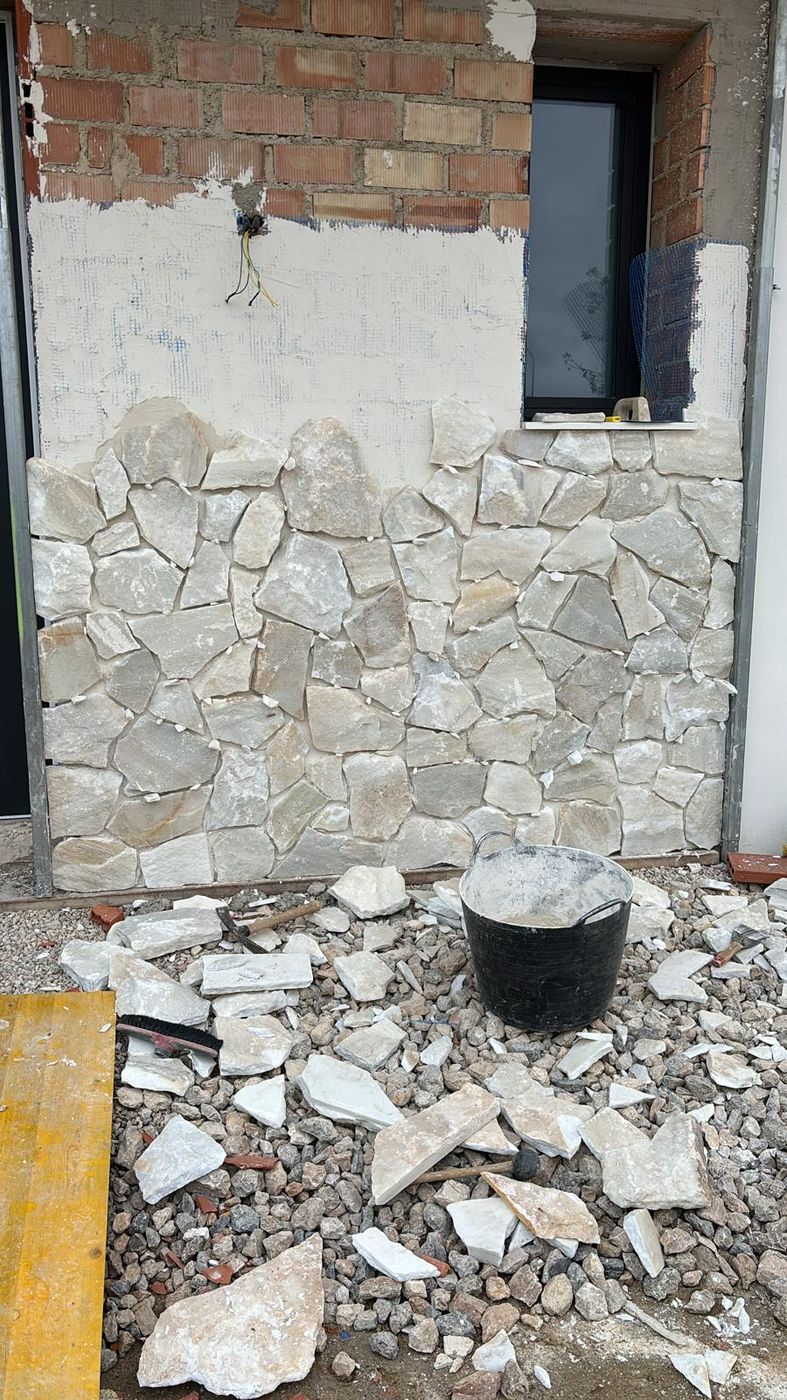 Proceso de colocación de piedra natural en Granada