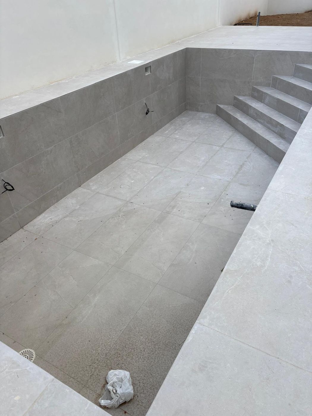 Piscina y exterior terminado en Granada